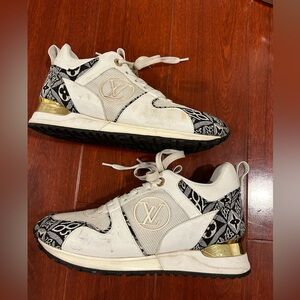 COPY LOUIS VUITTON logo sneakers with gold accent